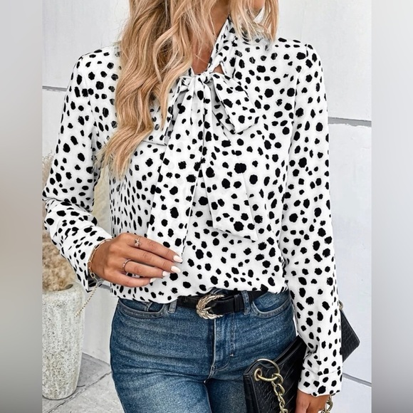 Long sleeve blouse size xs black and white necktie. - Picture 3 of 8